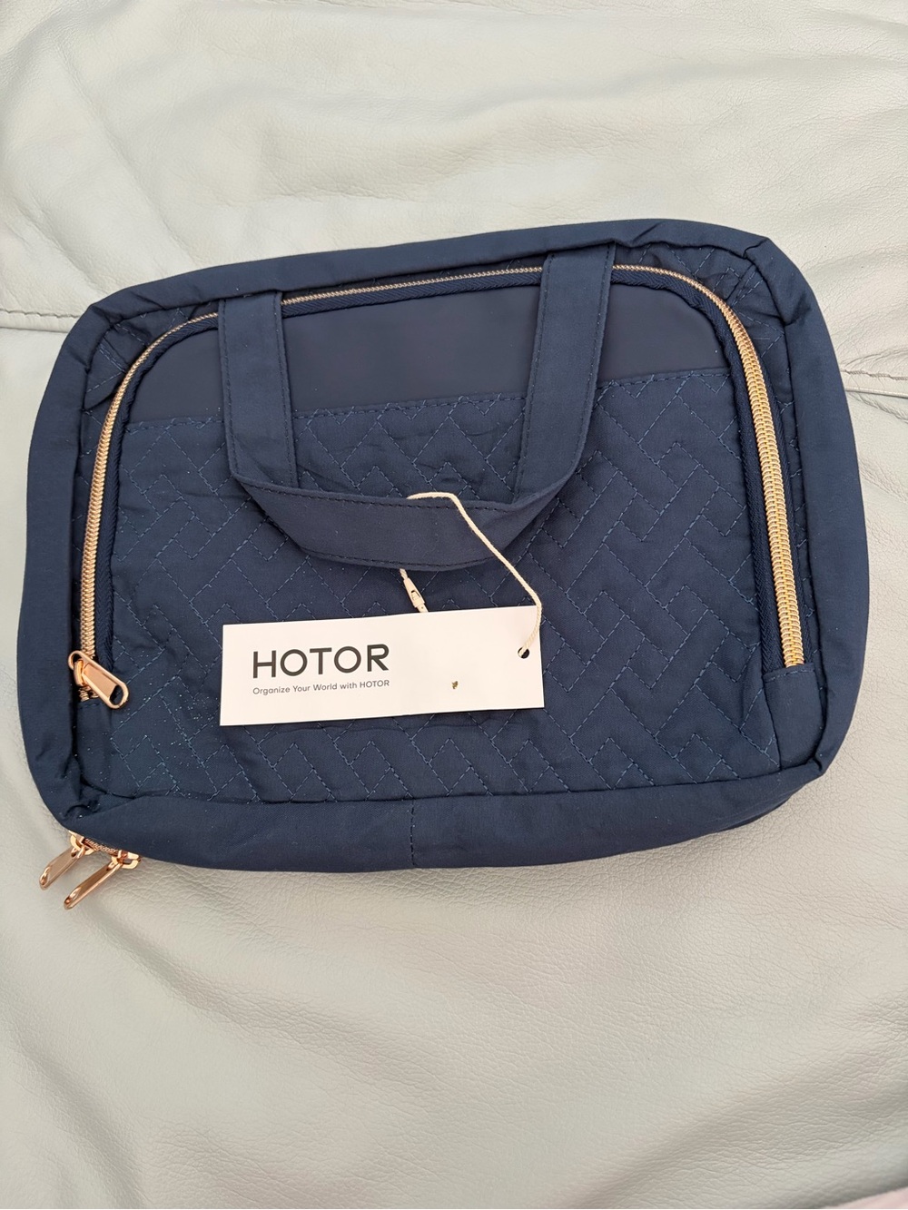Travel toiletries bag